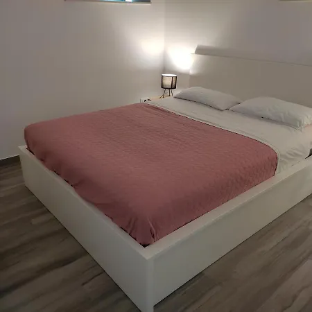公寓 Studio Apartman V *